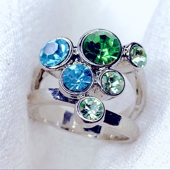 ❤️Seller’s Pick❤️ Sparkling Green Blue Rhinestones Ring - Picture 5 of 9